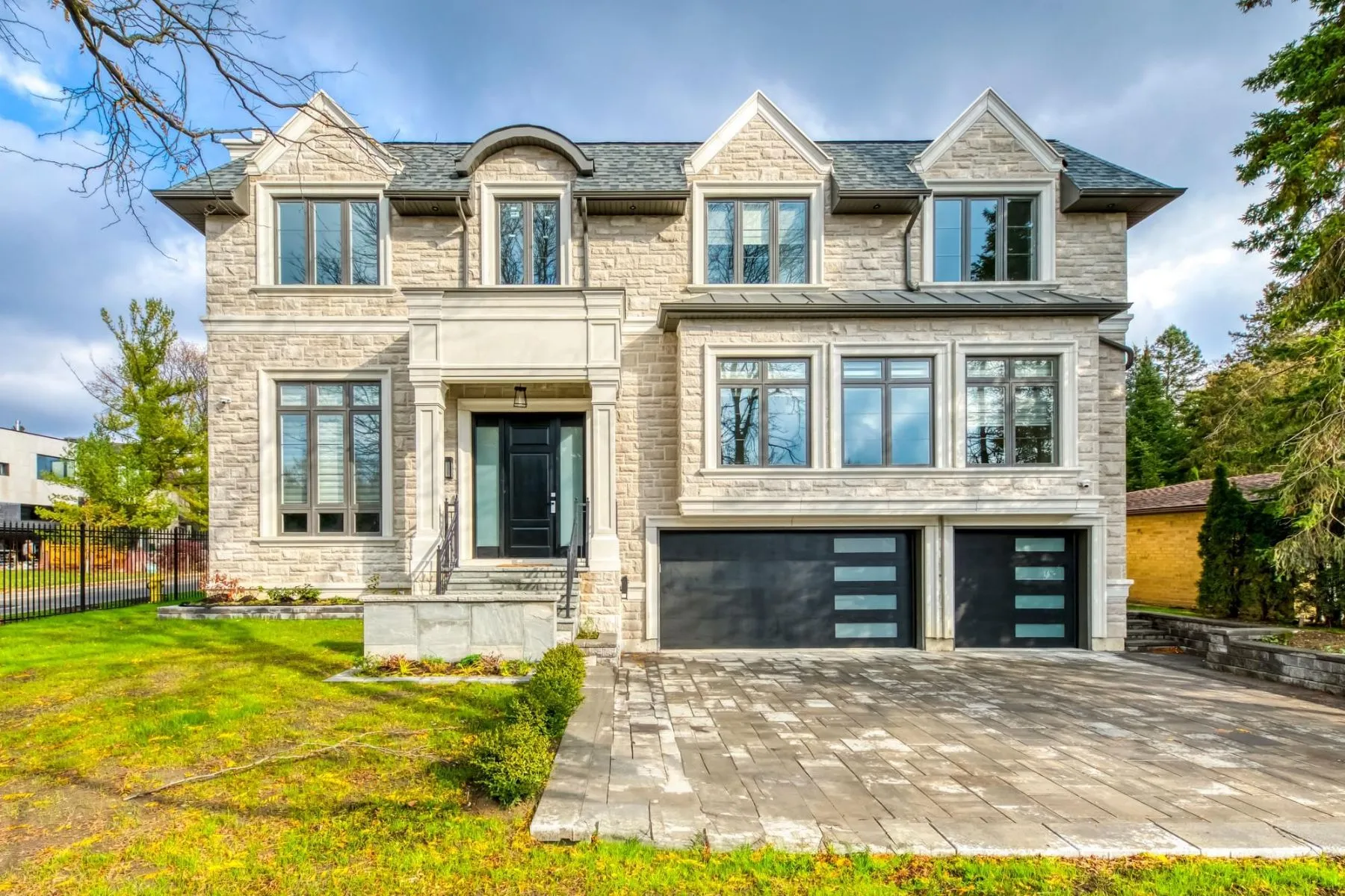 Custom home by IHOME Design & Renovation